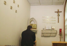 「天主離我們每人並不遠;因為我們生活、行動、存在,都在祂內。」(宗十七27 ─ 28)