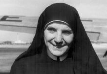 光榮歸於至聖聖三