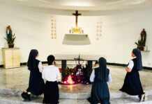 耶穌甘願捨命,在十字架上,祂向我們傾訴什麼呢?